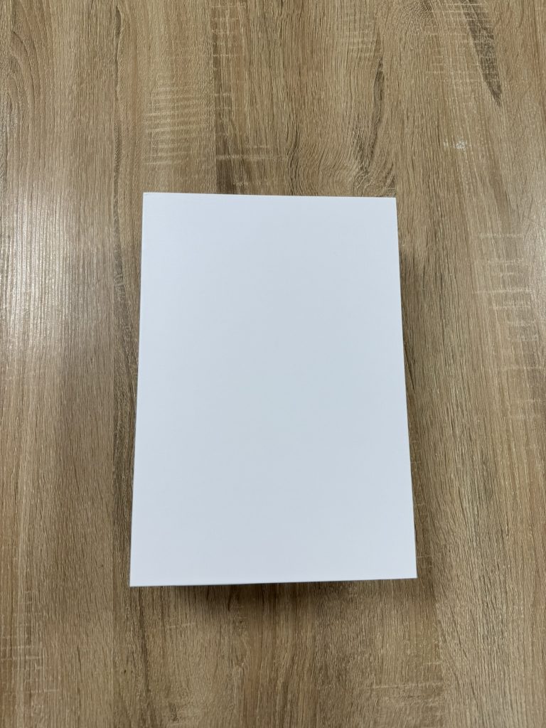 Boîte de la tablette domotique murale SMT1019 sous Android 14 – vue de dessus